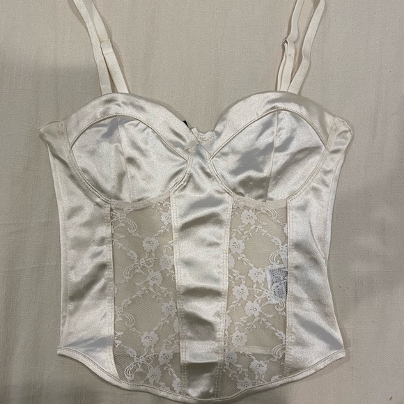 Lace detail satin top - Picture 4 of 6